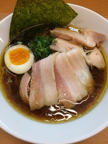 「中華そば780円＋豚トッピング250円」@麺処ろくめいの写真