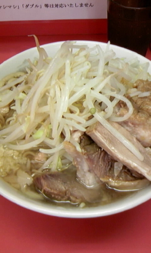 「小ラーメン＋豚増し」@ラーメン二郎 小岩店の写真