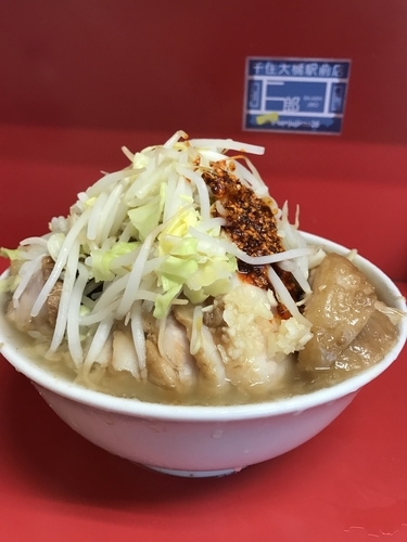 「小豚ダブル（にんにく少なめ、ヤサイ、ラー油）」@ラーメン二郎 千住大橋駅前店の写真