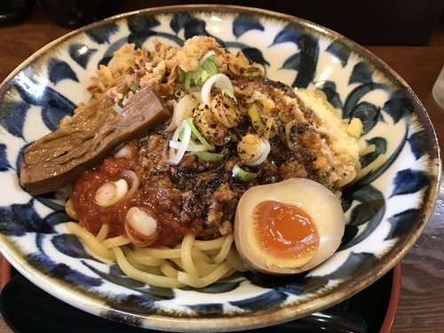 「傾麺のボロボロネーゼ 海老蔵仕立て 中 890円」@節系とんこつらぁ麺 おもとの写真