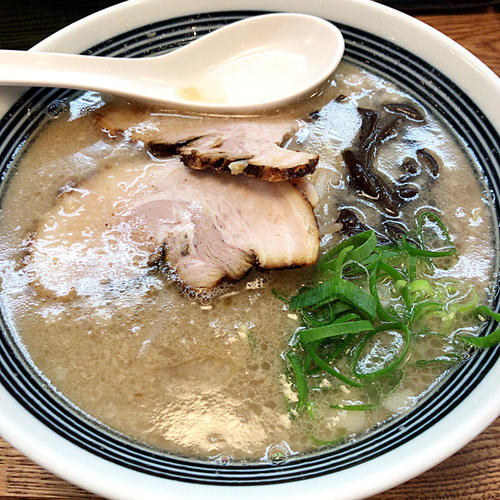 「博多とんこつ（白）ノーマル　702円（650円外税）」@Ramen Dining TOKOTONの写真