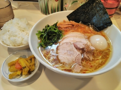 「ちょい辛らーめん＋味玉」@らーめん将貴の写真