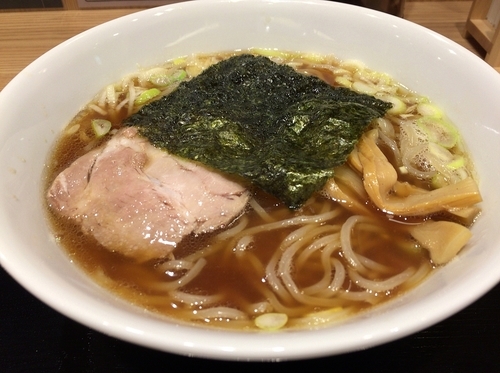 「新中華そば並（550円）」@舎鈴 JRさいたま新都心ビル店の写真