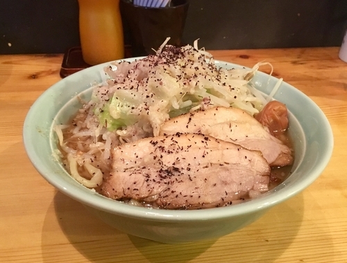 「梅えぼし麺+揚げニンニク」@えぼし麺 菜良の写真