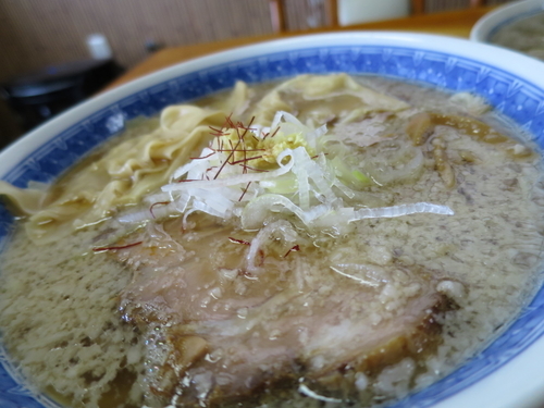 「背脂しょうが中華 中 700円＋ワンタン200円」@中華そば 田むらの写真