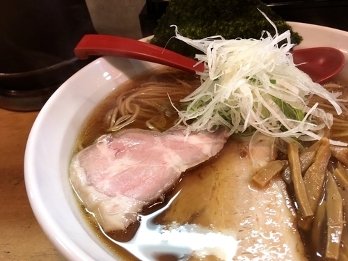 「生醤油ラーメン 大盛り（いつでも無料サービス）」@めん屋 平右衛門の写真