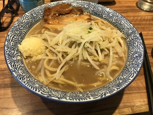 「ラーメン ヤサイ少なめニンニク多め」@ラーメン燈郎の写真