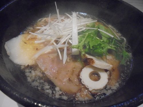 「醤油らーめん　７３０円」@らーめん 紡麦の写真