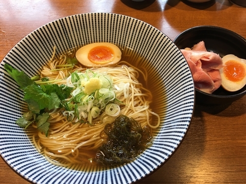 「冷やしぶっかけ煮干しそば 500円 特製盛り250円」@寿製麺よしかわ 川越店の写真