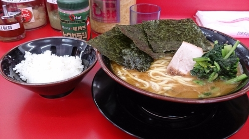 「大盛り　少ライス」@家系ラーメン 王道 いしいの写真