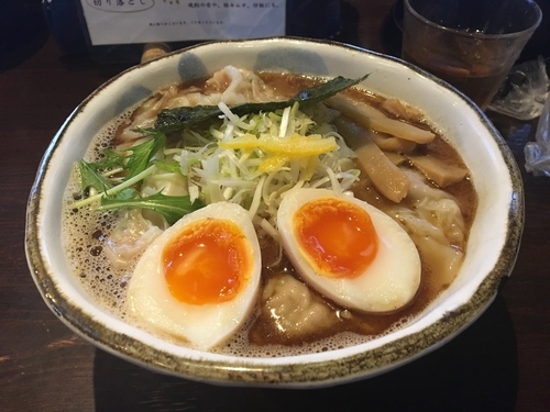 「醤油（焼きアジ）＋大盛り＋ワンタン＋味玉」@いち井の写真