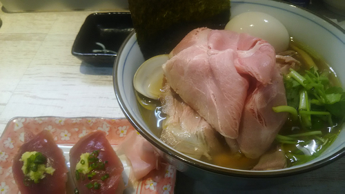 「特性蛤そば＋本日のにぎり」@中華そば 四つ葉の写真