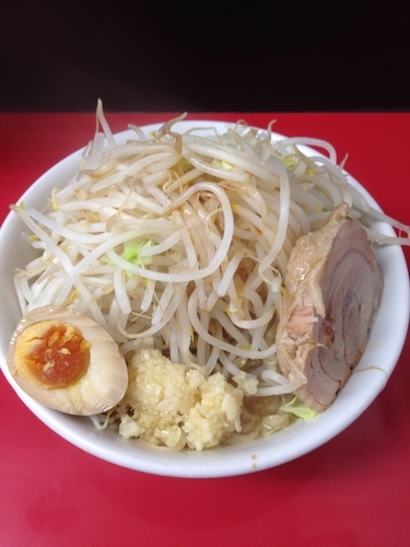 「ラーメン中（ヤサイちょい増し、ニンニク）」@びんびん豚の写真