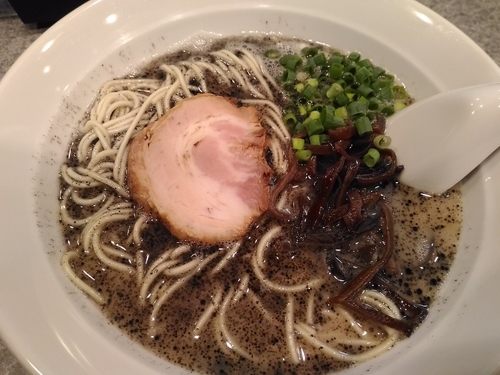 「黒ラーメン」@麺屋 MANIの写真