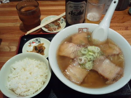 「ラーメン650＋瓶ビール520＝1170円」@喜多方ラーメン 坂内 歌舞伎町店の写真