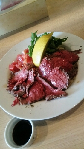 「冷製ローストビーフのまぜ麺   ７００円」@麺＆cafe Coi.Coi.の写真