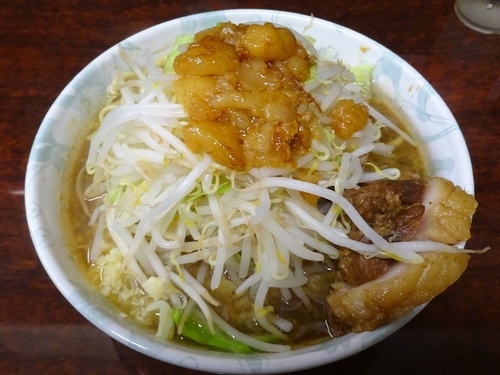 「小ラーメン（700円）ヤサイニンニクアブラ」@ラーメン二郎 めじろ台店の写真