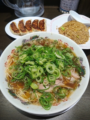 「がっつりA定食 1069円 (背脂少なめ、ネギ多め)」@来来亭 本庄店の写真