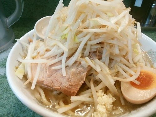 「小ラーメン（ヤサイアブラ、ニンニク少し）＋味付煮玉子」@ラーメン二郎 新宿小滝橋通り店の写真