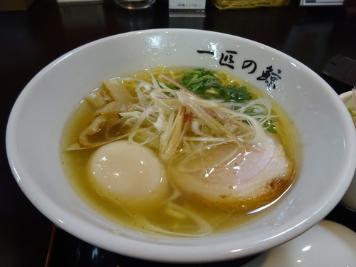 「R30らーめん（味玉付き）850円」@一匹の鯨の写真