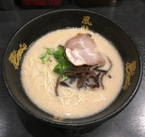 「ラーメン（カタ￥580）」@とんこつラーメン博多風龍 秋葉原末広町店の写真