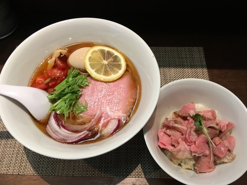 「限定 冷やし煮干し 850円 味玉 100円 肉飯150円」@神保町黒須の写真