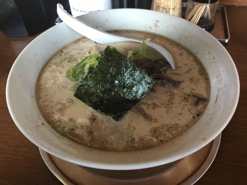 「豚骨醤油ラーメン¥500+替玉¥50(ハリガネ)」@十七代目 哲麺 小平店の写真
