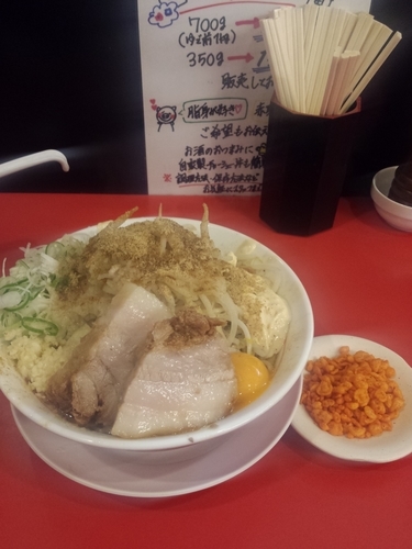 「まぜそば(全増し)➕チャーシュー1枚」@鷹の目 獨協大学前本店の写真