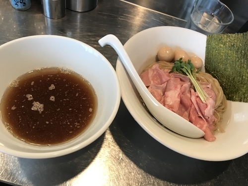 「淡麗煮干昆布水つけ麺　900円　うずら　50円」@さんじの写真