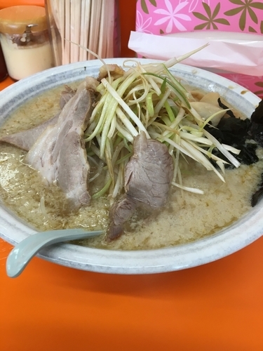 「ふわ玉ラーメンネギチャーシュー中盛り」@ラーメンショップ 三芳町店の写真