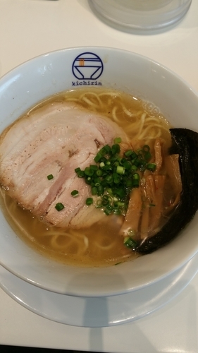 「塩らぁ麺」@らぁ麺食堂 吉凛の写真