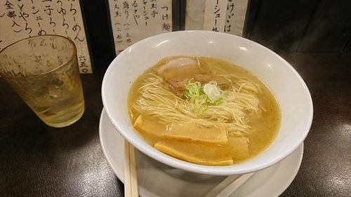 「しおラーメン」@ラーメン専門店 なるとやの写真