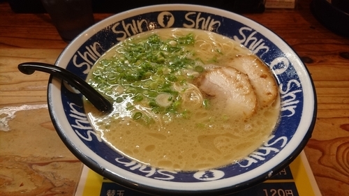 「らーめん(麺硬め)」@博多らーめん ShinShin 天神本店の写真