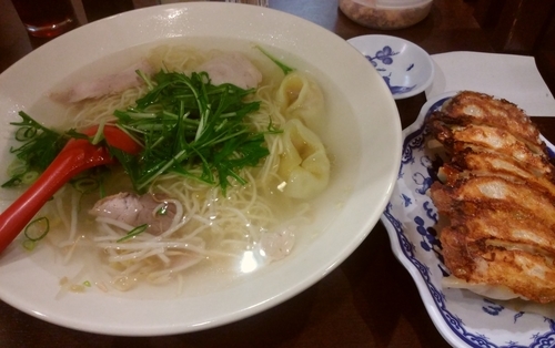 「ワンタンメン＋焼き餃子」@揚子江ラーメン 総本店の写真