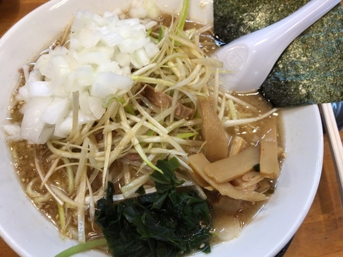 「ネギ味噌ラーメン（味薄目）820円+タマネギ50円」@ラーメンショップ椿 二本松店の写真