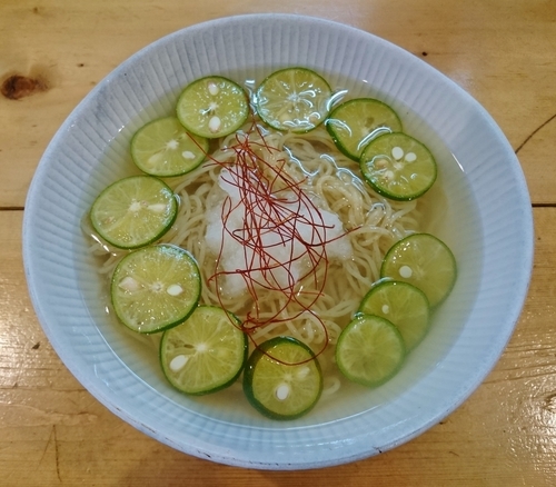 「冷製すだちそば　850円」@支那そば 大和 稲荷町本店の写真