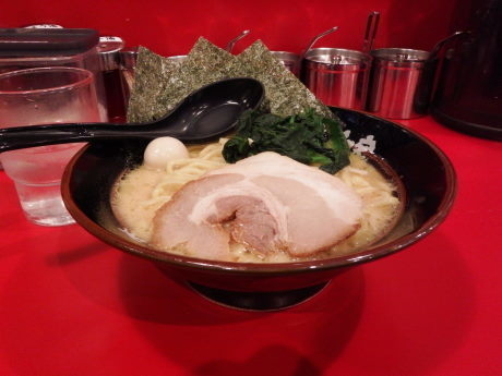 「醤油ラーメン　並盛」@横浜家系ラーメン 国立 大和家の写真
