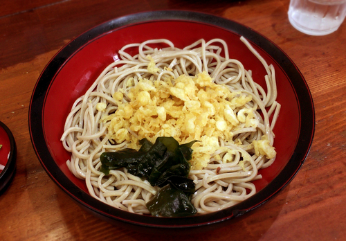 「冷やしたぬき(400円)」@八幡そばの写真