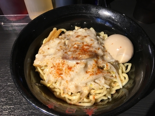 「鶏豚油そば 670円 味玉 100円」@油そば 春日亭 神田店の写真