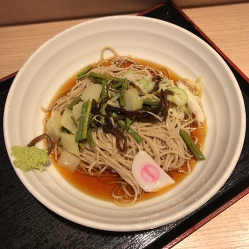 「冷し山菜そば」@そばいち エキュート赤羽店の写真