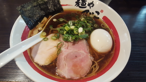 「味玉醤油そば」@麺や でこの写真