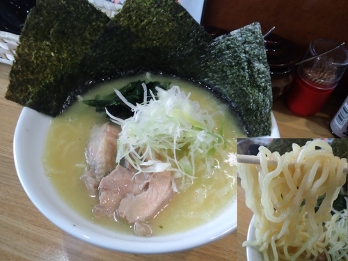 「塩ラーメン大盛880円」@鶏白湯らーめん 鳥虜～TORIKO～ 戸塚店の写真