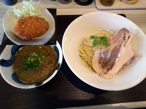 「烏賊煮干と烏賊肝のつけ麺+コロッケ」@つくばらーめん 鬼者語 -オニモノガタリ-の写真