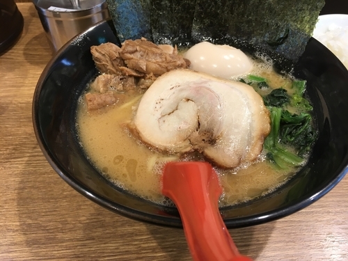 「醤油豚骨＋くずれ卵＋くずれチャーシュー」@武松家 駅前大通り店の写真
