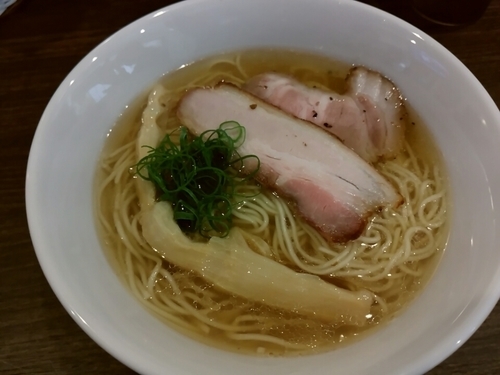 「塩ラーメン　680円」@かしわぎの写真