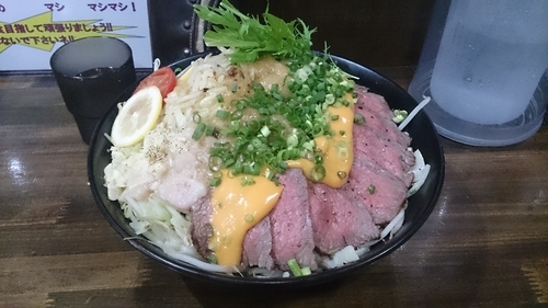 「ローストビーフ男盛り1000円」@ラーメン 富次郎の写真