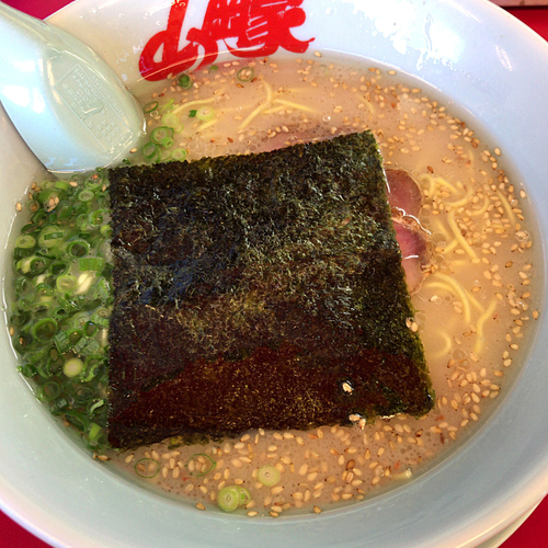 「朝ラーメン（梅抜き）430円　チャーシュー2枚」@ラーメン山岡家 大泉店の写真