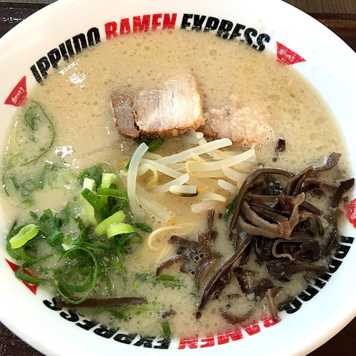 「博多流 とんこつラーメン　745（690+55）円」@IPPUDO RAMEN EXPRESS 佐野プレミアム・アウトレット店の写真
