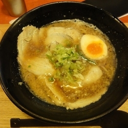 豚骨煮干し醤油