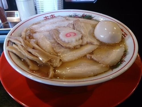 「肉煮干中華そば+半熟味付け玉子」@肉煮干し中華そば さいころの写真